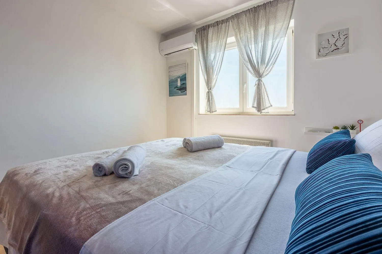 Traumhaftes Apartment Direkt Am Meer Mit Privatem Balkon, Meerblick, Waschmaschine, Klima Selce