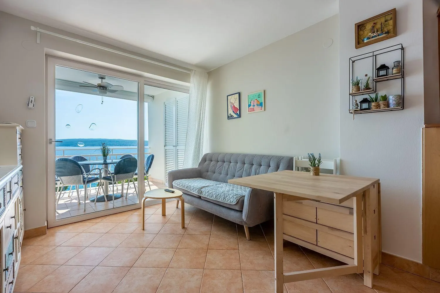 Traumhaftes Apartment Direkt Am Meer Mit Privatem Balkon, Meerblick, Waschmaschine, Klima Selce 0*,  Croatia