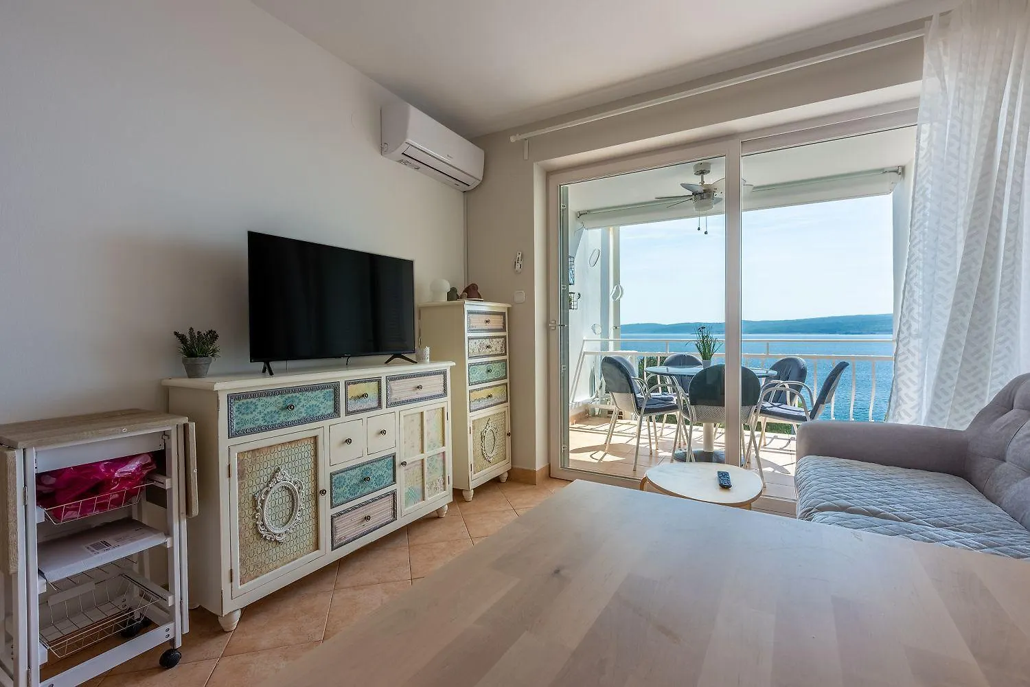 Traumhaftes Apartment Direkt Am Meer Mit Privatem Balkon, Meerblick, Waschmaschine, Klima Selce Croatia